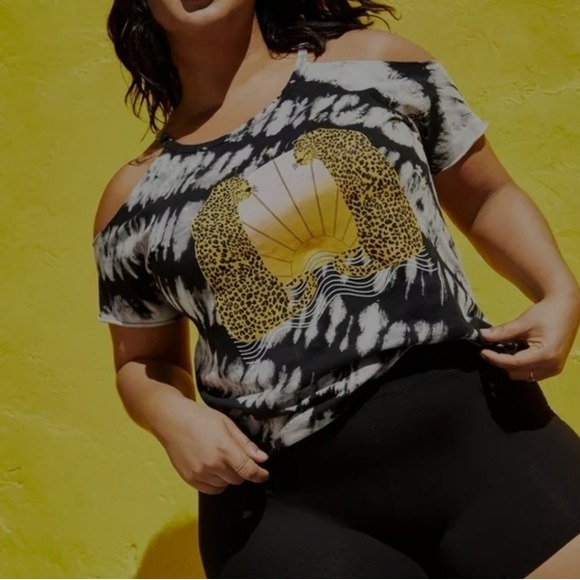 torrid Tops - Torrid Cold-Shoulder Raw-Edge Tee in Cheetah Black Tie-Dye Size 1 Woman's XL